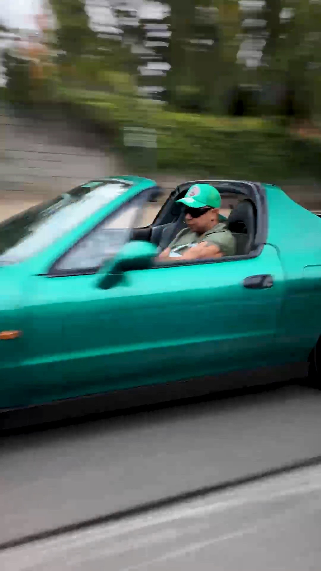 Honda CR-X del Sol en rolling shot durante una sesión de otoño en Santiago, clip en video