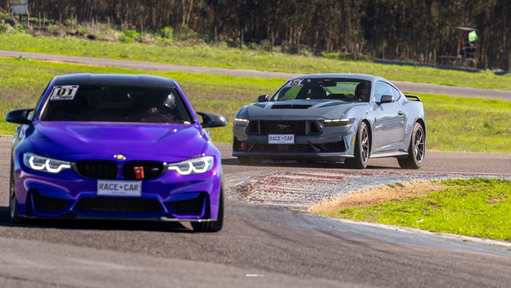 Auto en pista durante una jornada de Driving Experience en autódromo, foto 04