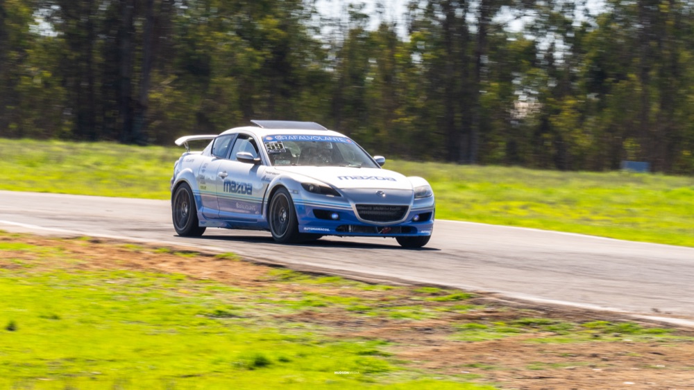 Auto en pista durante una jornada de Driving Experience en autódromo, foto 09