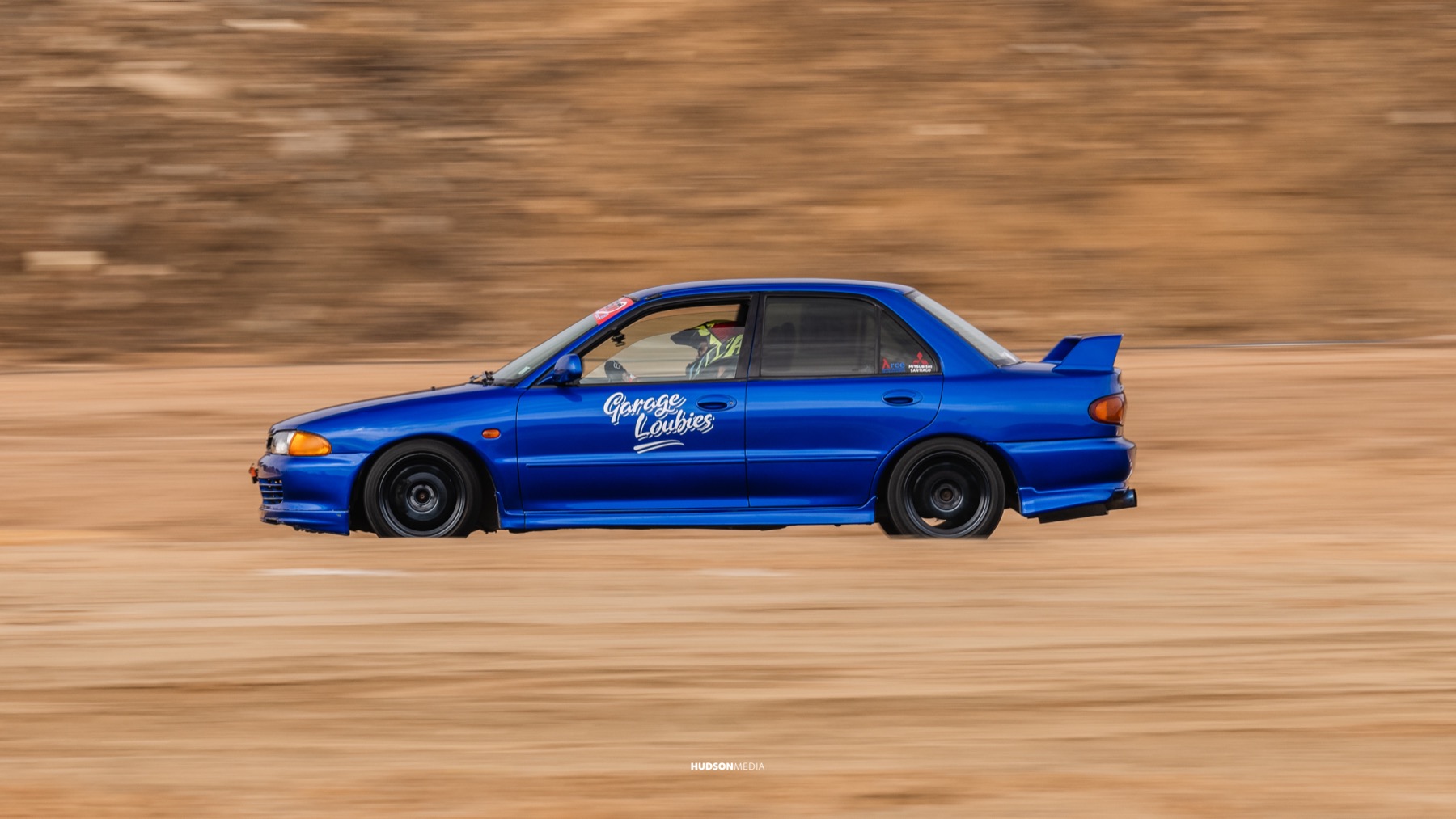 Auto en pista durante Japón Fest 2024, fecha de autódromo en Chile