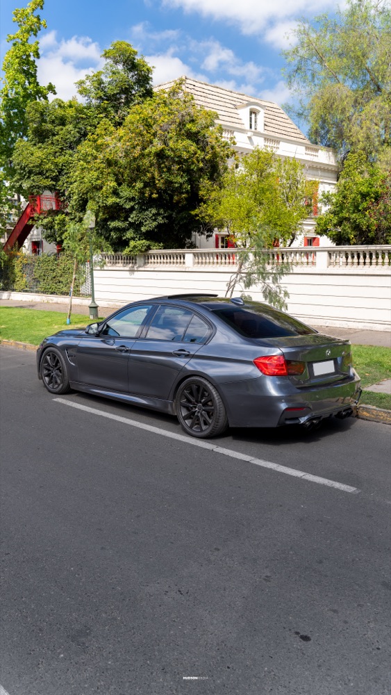 Rolling en carretera a un Ford Mustang y un BMW M, por Hudson Media
