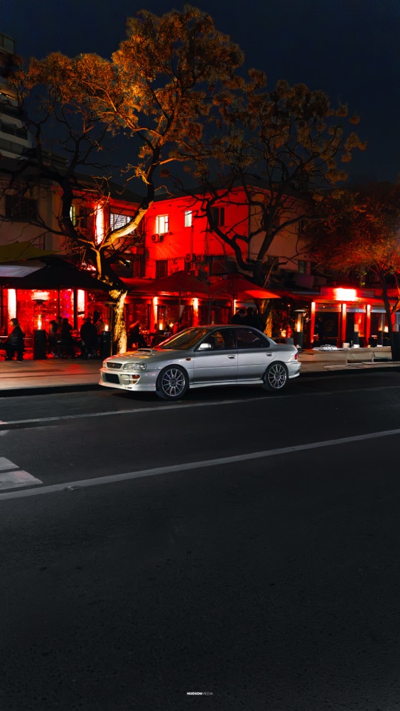 Sesión nocturna a un Subaru Impreza GC8, por Hudson Media