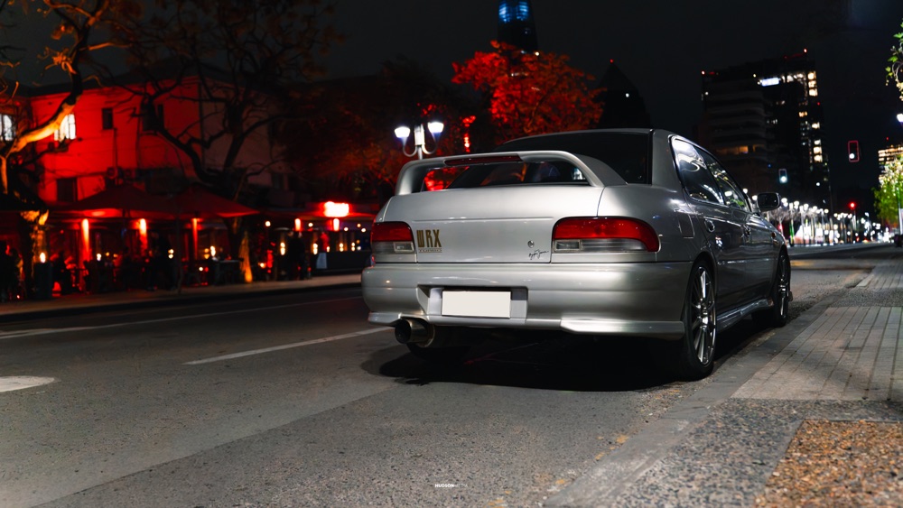 Sesión nocturna a un Subaru Impreza GC8, por Hudson Media