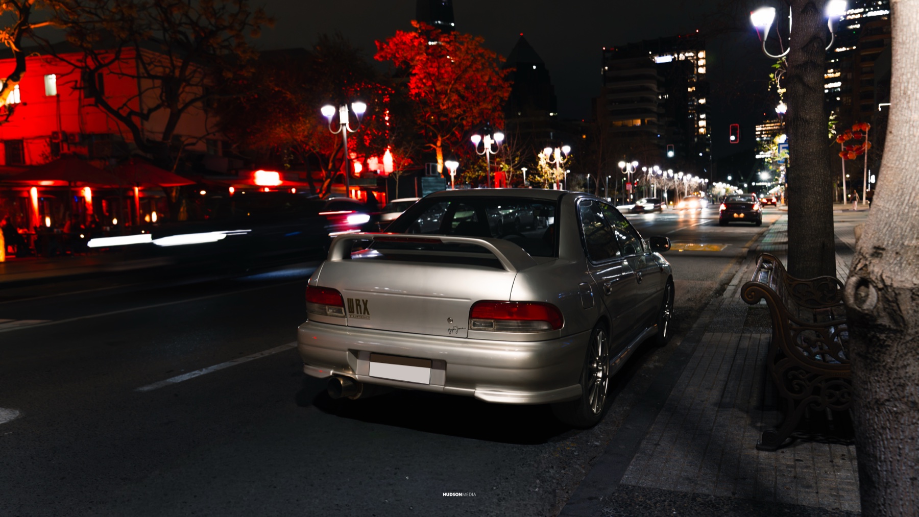 Subaru Impreza fotografiado de noche en una sesión privada